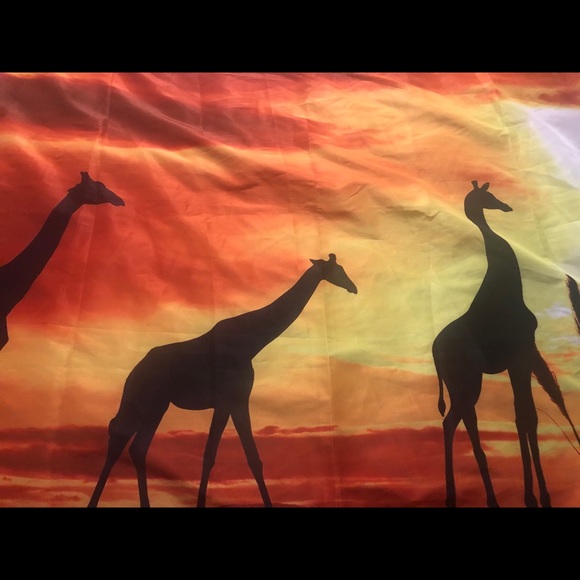 giraffe Tapestry - Picture 3 of 3